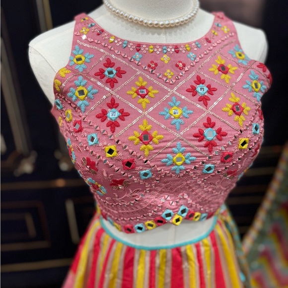 Lehnga suit - Picture 2 of 3